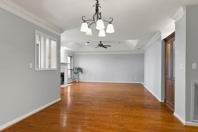 Building Photo - 2013 Fox Ridge Rd