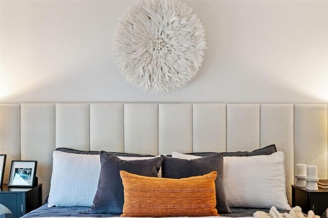 Building Photo - 1991 Main St