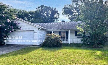 Building Photo - 3 Bed, 2 Bath Home with Essential Amenitie...
