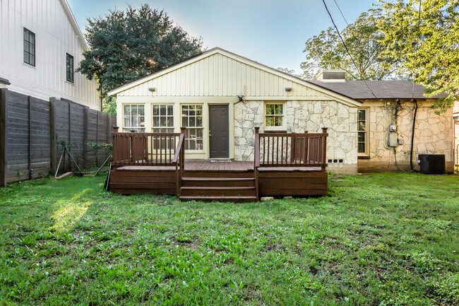 Building Photo - Austin Stone Cottage in Stonewall Park