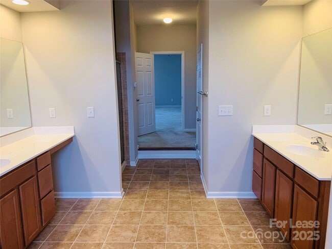 Building Photo - 1472 Chandler Ave NW