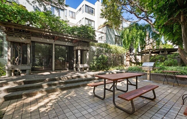 Building Photo - 130 Landers St
