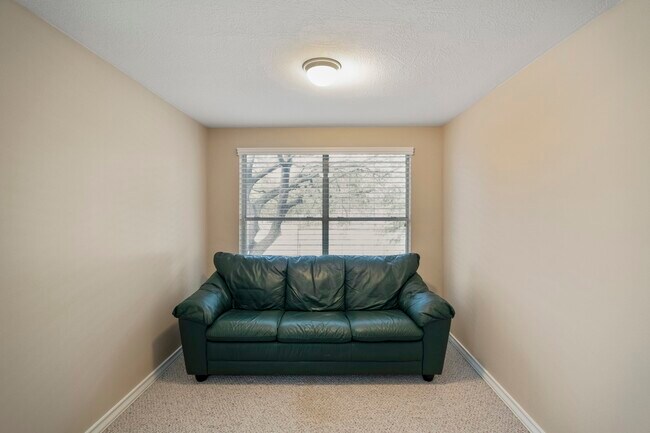 Building Photo - 9631 Bavaria Dr