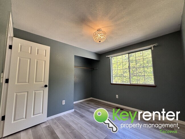 Building Photo - Remodeled 3-Bedroom Home in Steilacoom wit...