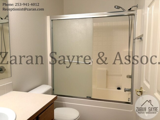 Building Photo - 178- Great 3 Bedroom Townhouse Condo in Milton!