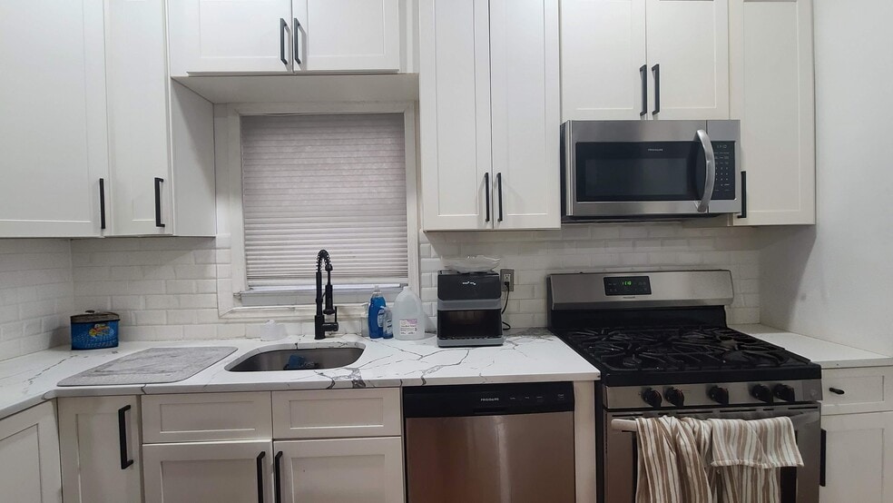 Building Photo - 311 3rd St