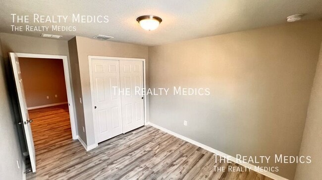 Building Photo - 413 Legacy Lp