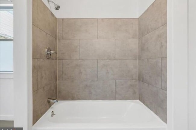 Building Photo - Enchanting Fells Point SFH 2bd/1.5ba w/ CAC, Modern Features, W/D and more! Available 3/1