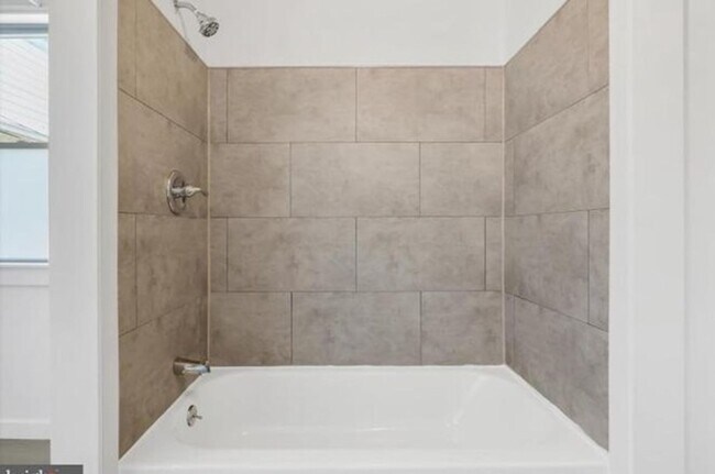 Building Photo - Enchanting Fells Point SFH 2bd/1.5ba w/ CAC, Modern Features, W/D and more! Available now