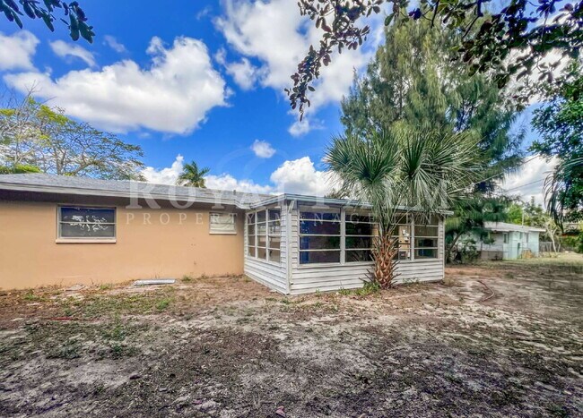 Building Photo - 7300 Barragan Rd