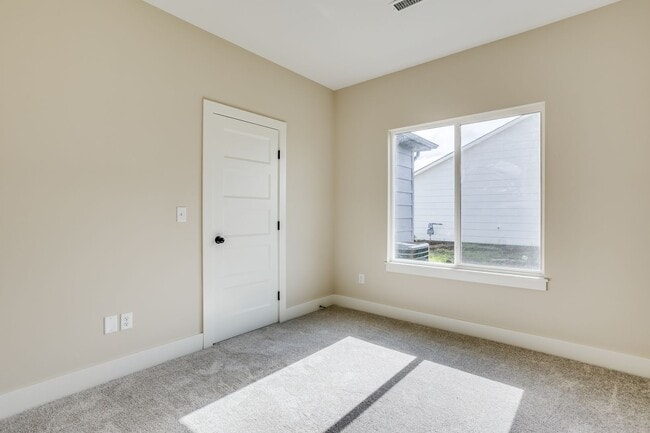 Building Photo - 1029 Long Path Ct