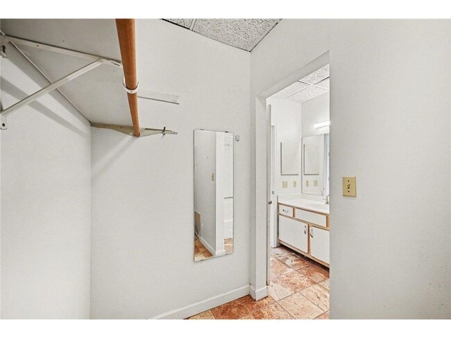 Building Photo - 431 S 7th St