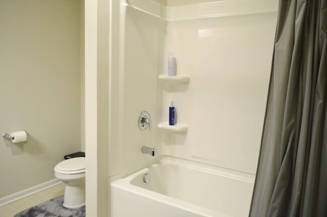 Building Photo - 318 OldCastle Dr