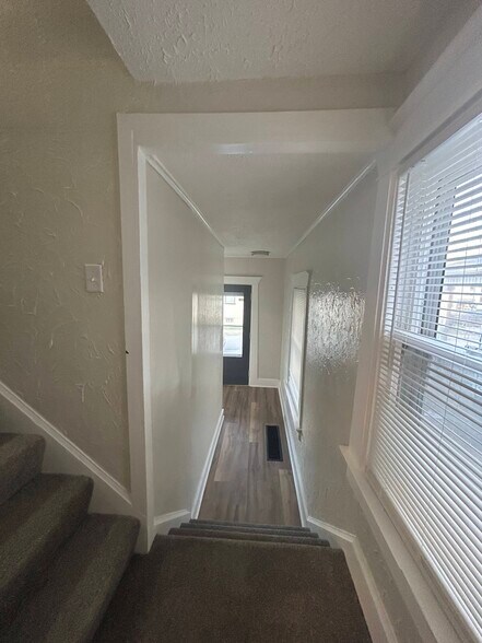 Building Photo - 1603 Manette Pl