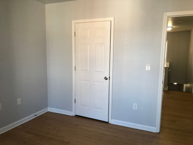 Building Photo - Voucher Approved 2 Bedroom with Den or 3 Bedroom Voucher 1.5 Bathroom