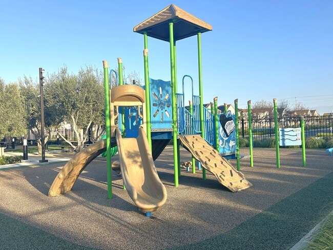 Building Photo - PADDOCK AVE CHINO 91708 (4 BED / 3 BATH)