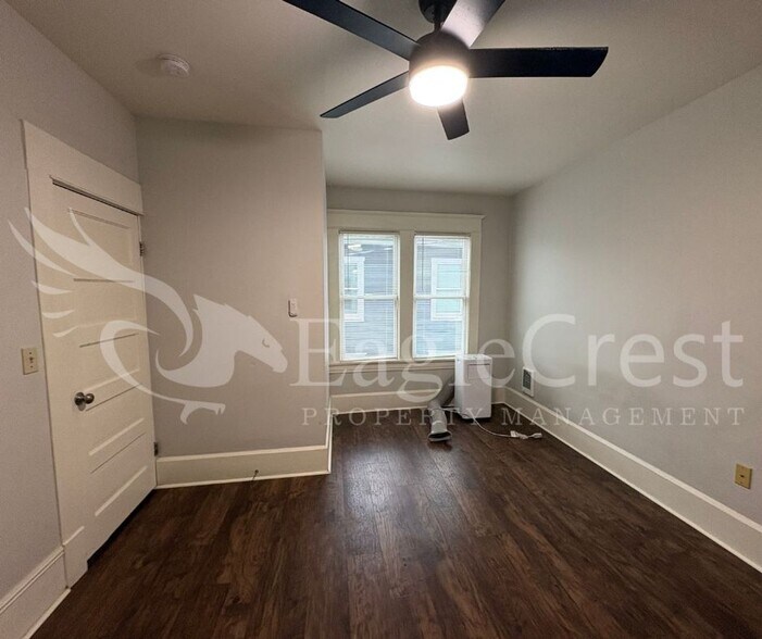 Building Photo - 105NSP