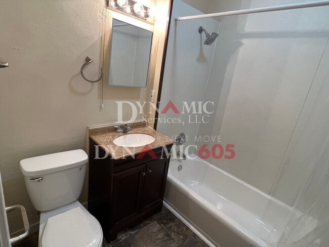 Building Photo - 3BR/1BA Single Family House For Rent