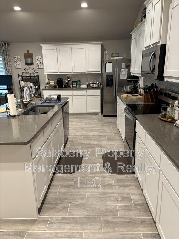 Building Photo - 5745 Brookville Dr