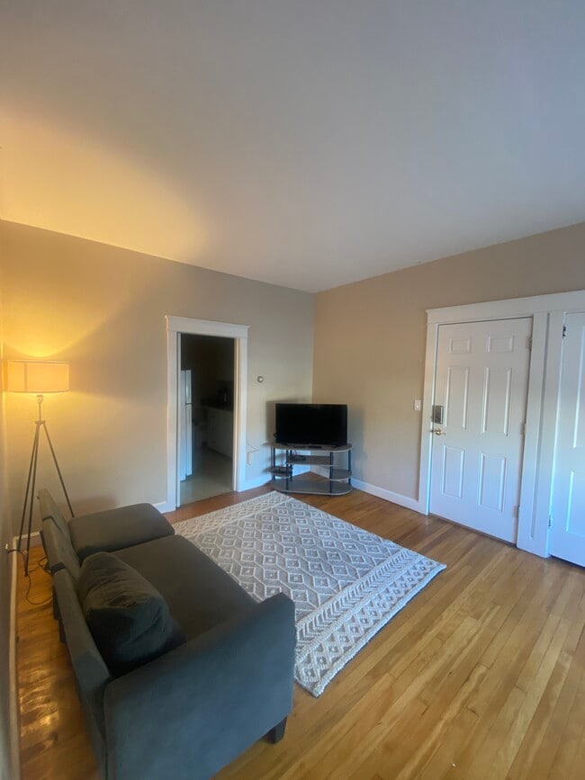 Building Photo - 107 Bellevue Ave