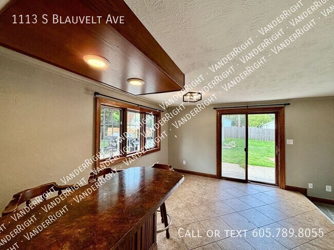 Building Photo - 1113 S Blauvelt Ave