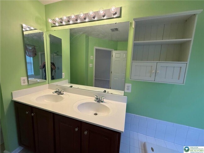 Building Photo - 4539 Jasmine Dr