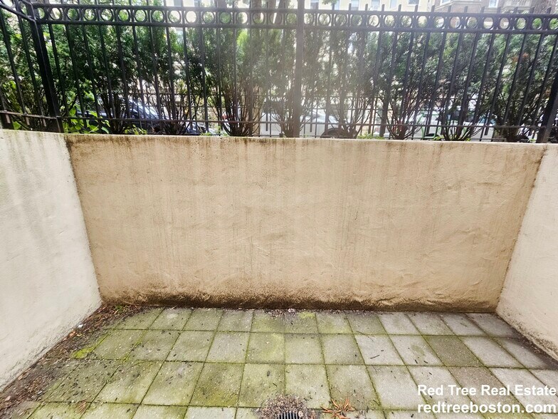 Building Photo - 24 Queensberry St