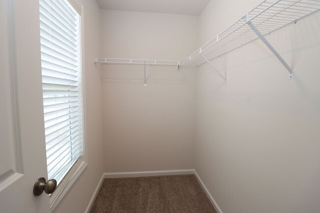 Building Photo - Spacious 3BR Home with Community Pool!