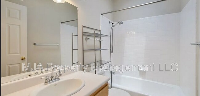 Building Photo - 848 W 4050 S