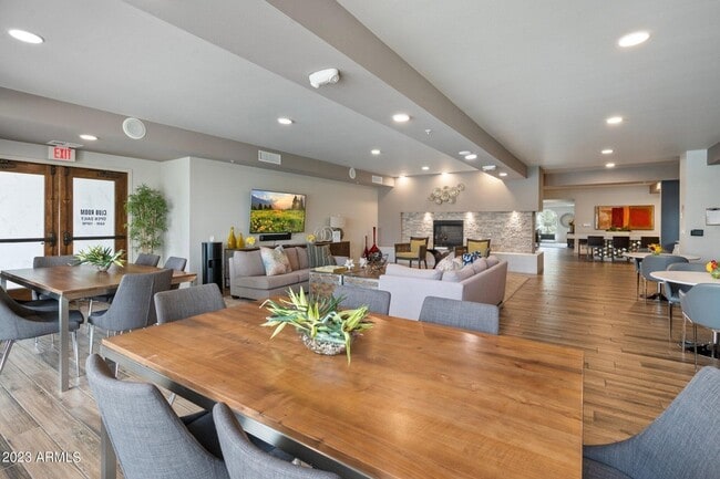 Building Photo - 2511 W Queen Creek Rd