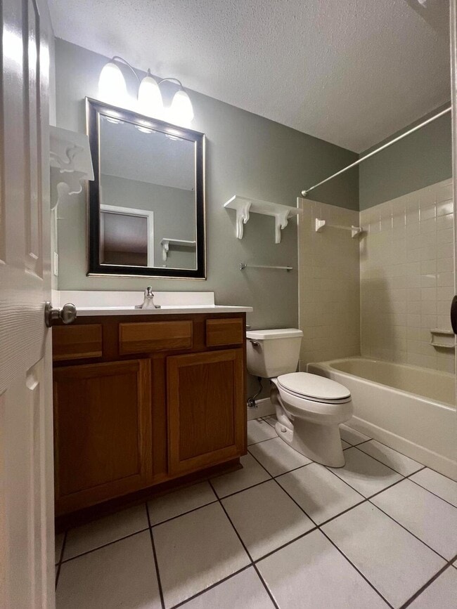 Building Photo - 310 Cedar Ave N