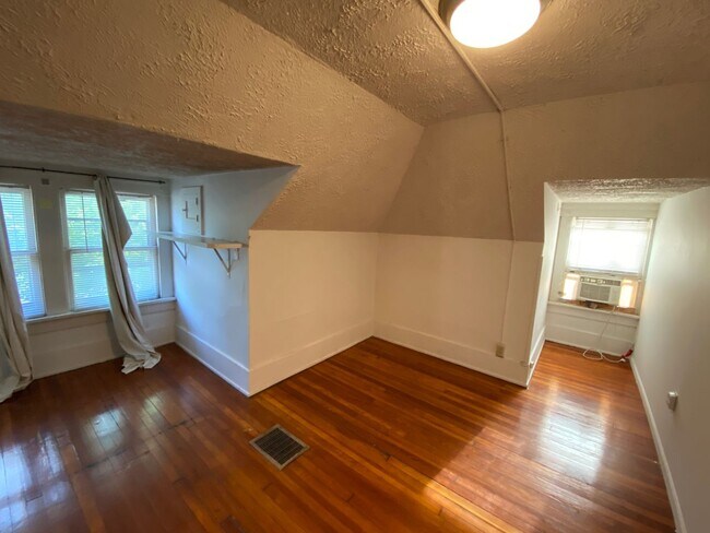 Building Photo - 68 E 17th Ave