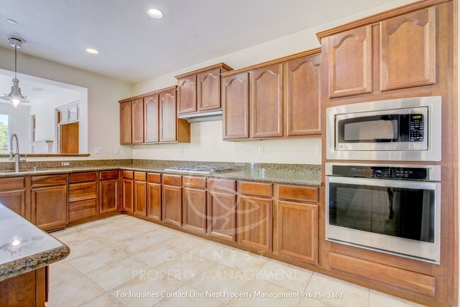 Building Photo - Huge home, Lincoln Crossing - walking dist...