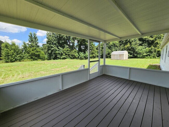 Building Photo - 4 BED 2 BATH,  3 ACRES,  FENCED PADDOCK