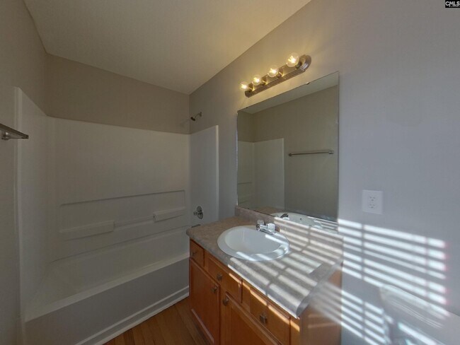 Building Photo - 732 Elderberry Ln