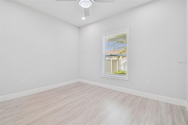 Building Photo - 6817 N Sterling Ave