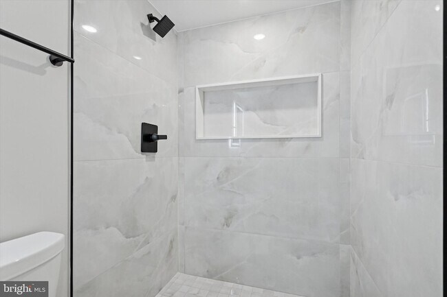 Building Photo - 2117 Bellmore St