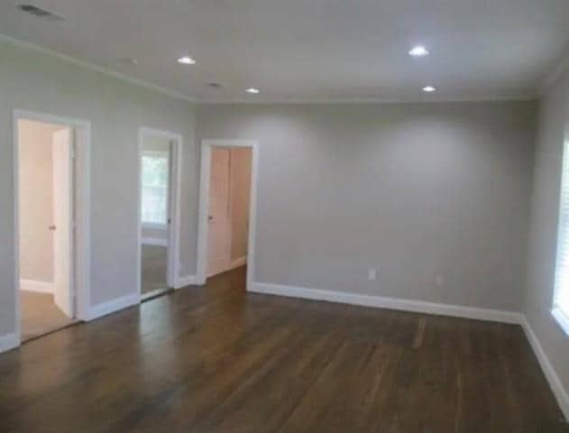 Building Photo - 441 Country Club Rd