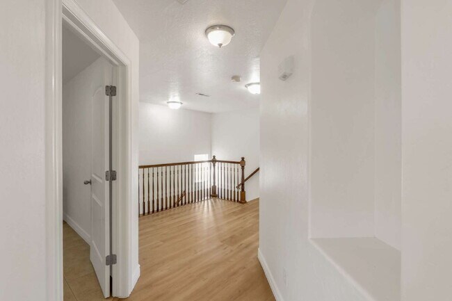 Building Photo - Beautifully Updated 3-Bedroom Home Near Traverse Mountain with Stunning Point of the Mountain Views!