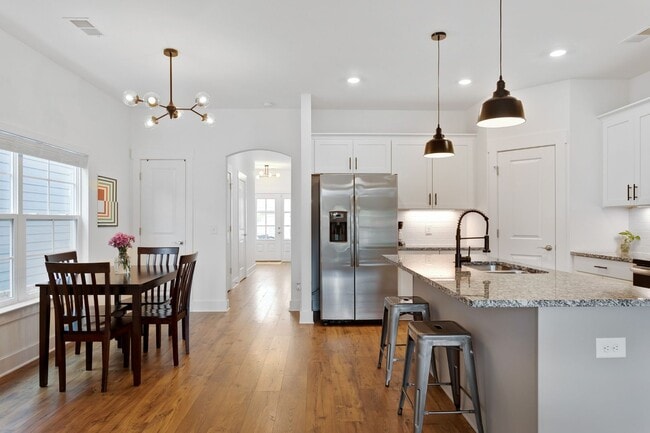 Building Photo - Franklin Townhome For Lease