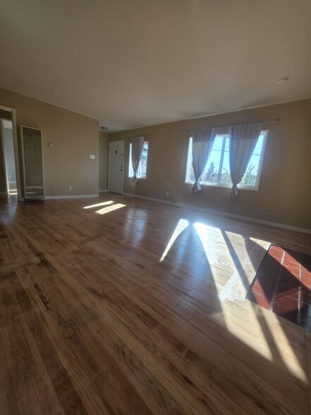 Building Photo - 17xxx Ehle St