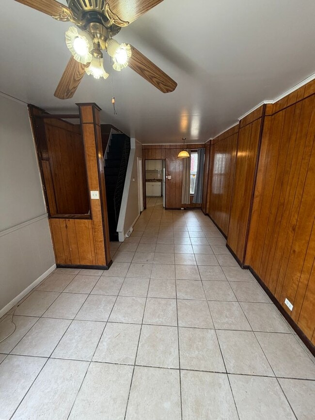 Building Photo - 4-bedroom home in the heat of Reading!