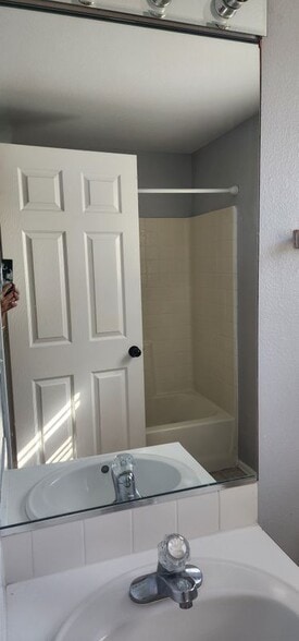 Building Photo - 4236 S Tempe Ct