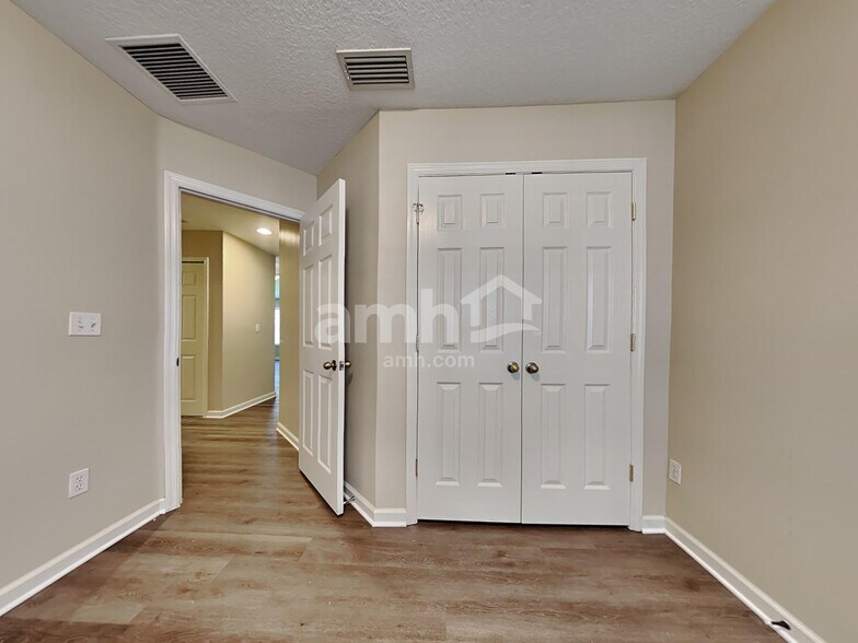 Building Photo - 1008 Beckingham Dr