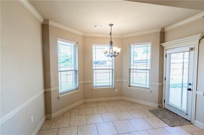 Building Photo - 5702 S 66th St