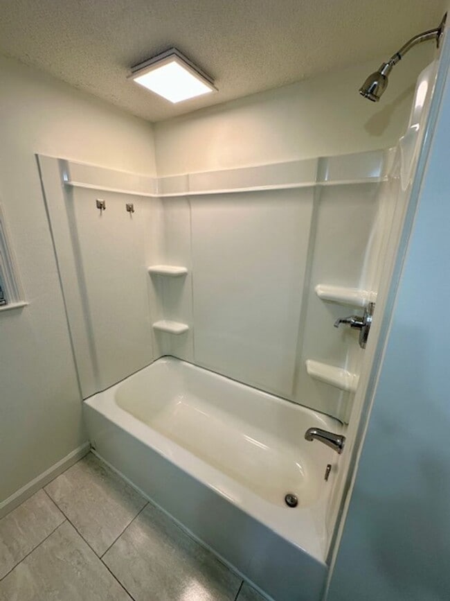 Building Photo - Renovated 5BR Home Minutes from Downtown Columbia | Two Full Kitchens + Fenced Yard ~ Available M...