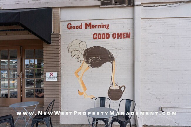 Building Photo - Recently Renovated University Heights 2 Bed 1 Bath with 2 off-street parking spaces! Pet OK!