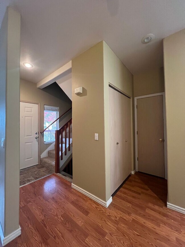 Building Photo - Rent Special: FREE First Full Month's Rent