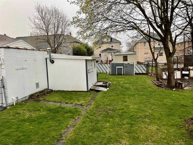 Building Photo - 112 N Roosevelt Ave