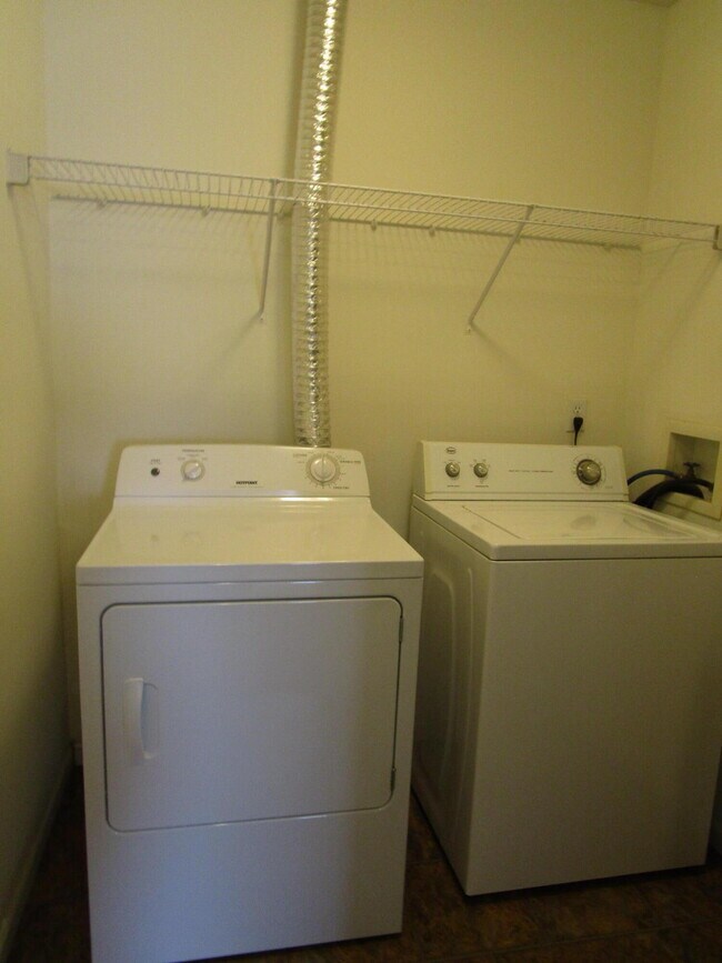 Building Photo - 5013 Roscoe Rdg